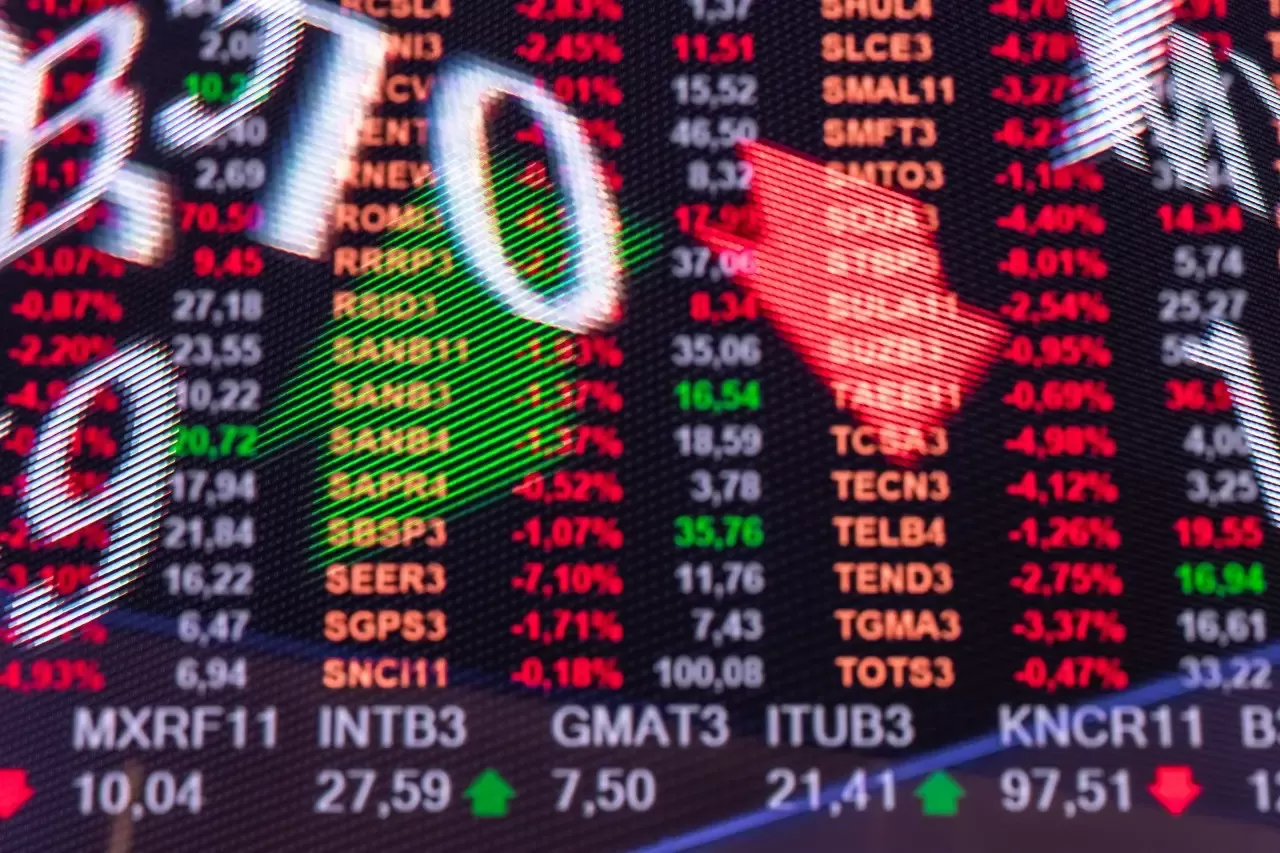 Ibovespa fecha em alta antes de fala de Powell