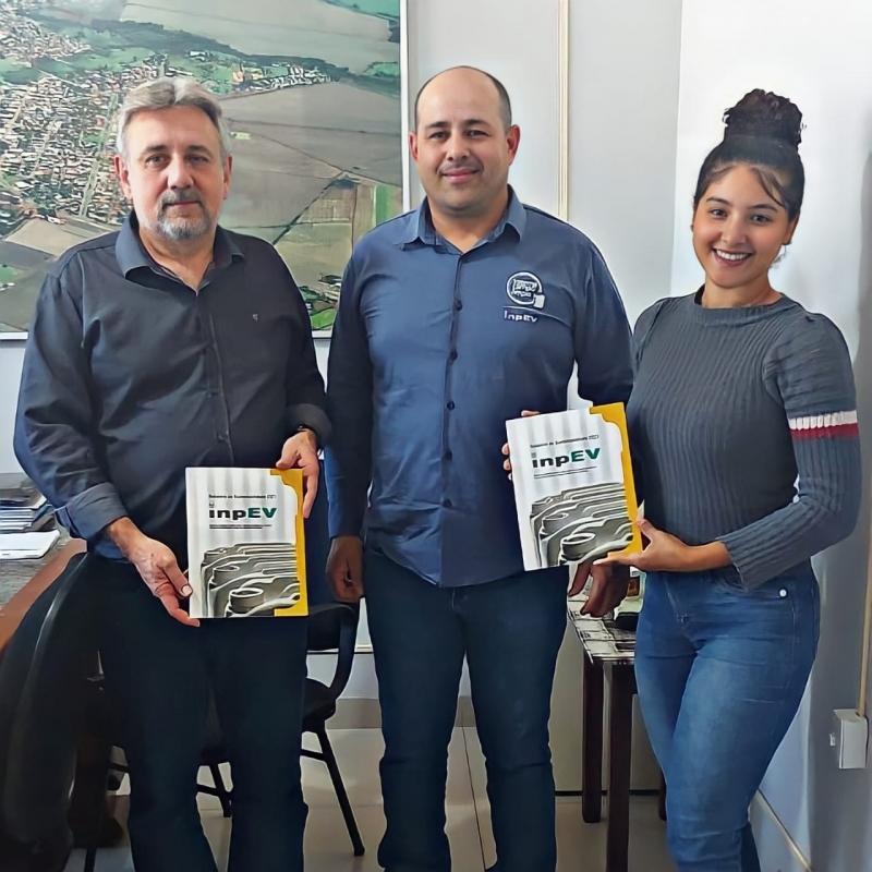 Prefeitura de Maracaju recebe Relatório de Sustentabilidade 2021 da inpEV.