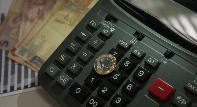 Atividade econômica cresce 0,6%, balança tem superávit de US$ 1,73 bi e PIB confirma previsão de alta