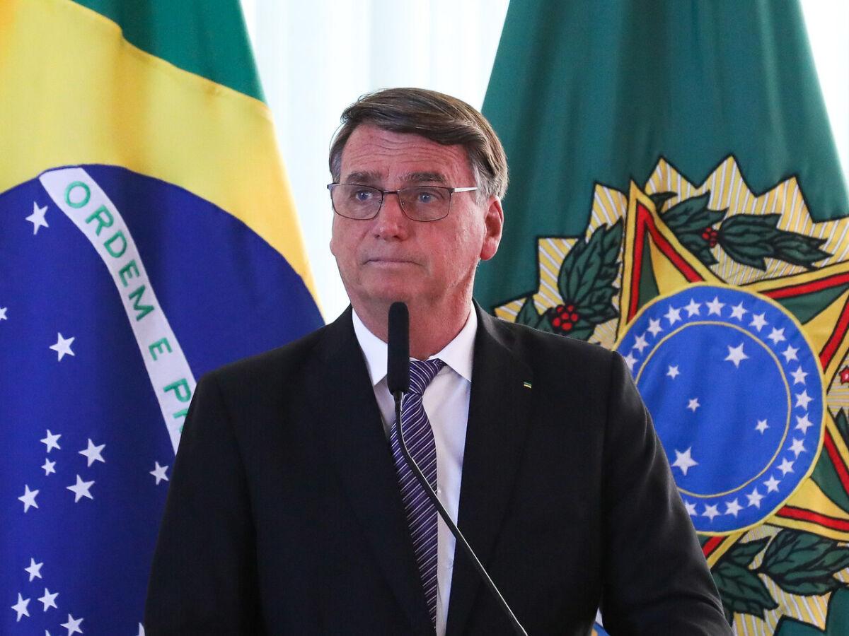 Bolsonaro diz que Elizabeth 2ª foi uma rainha para todos; decreta luto de 3 dias