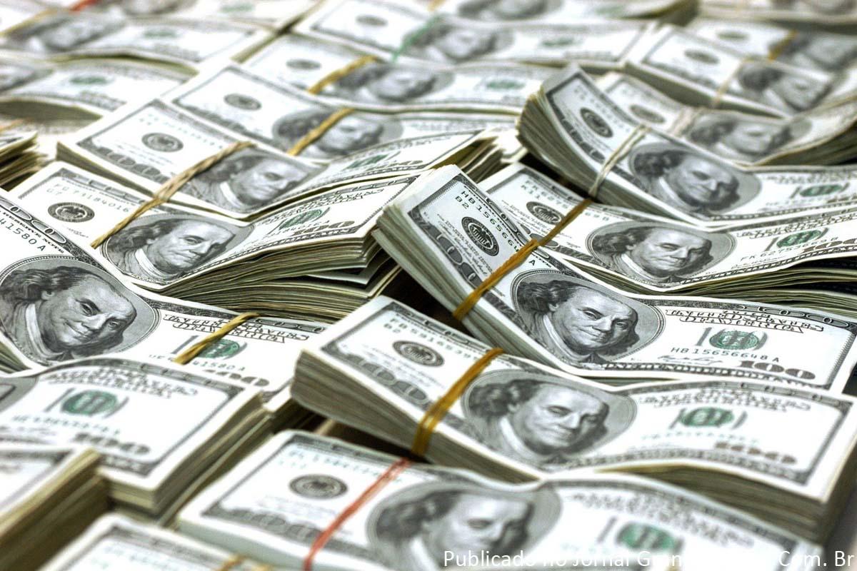 Dólar cai mais de 1% com exterior, Selic alta e redução de temor local; Fed ainda preocupa