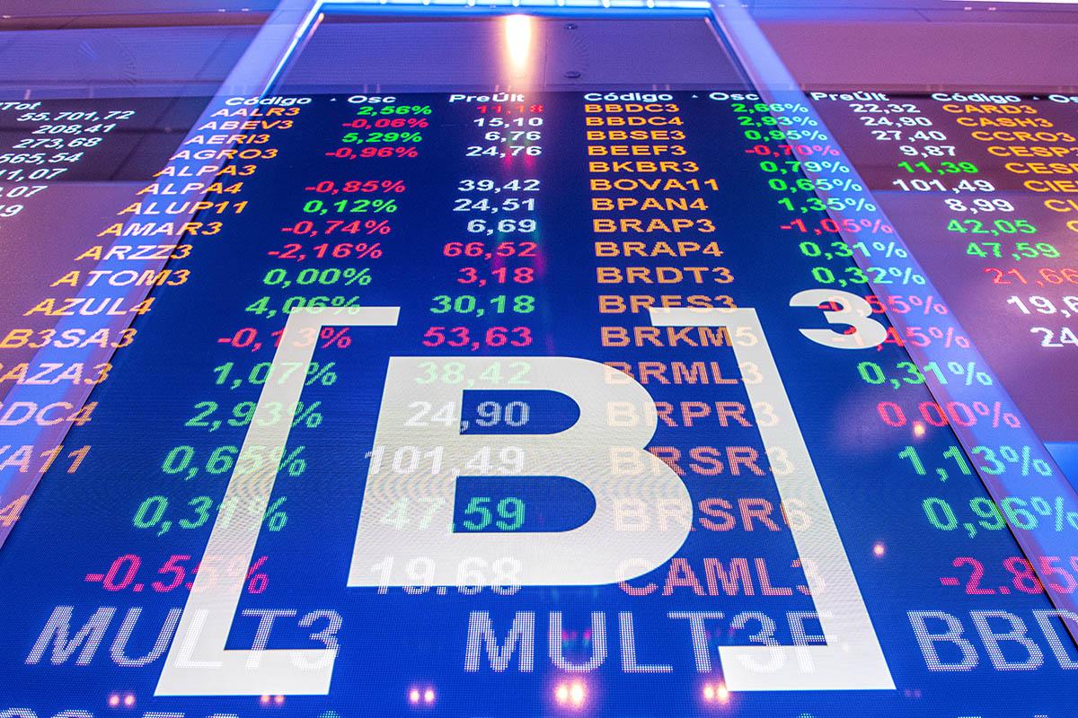 Ibovespa cede mais de 2% com NY e queda de ações do setor financeiro