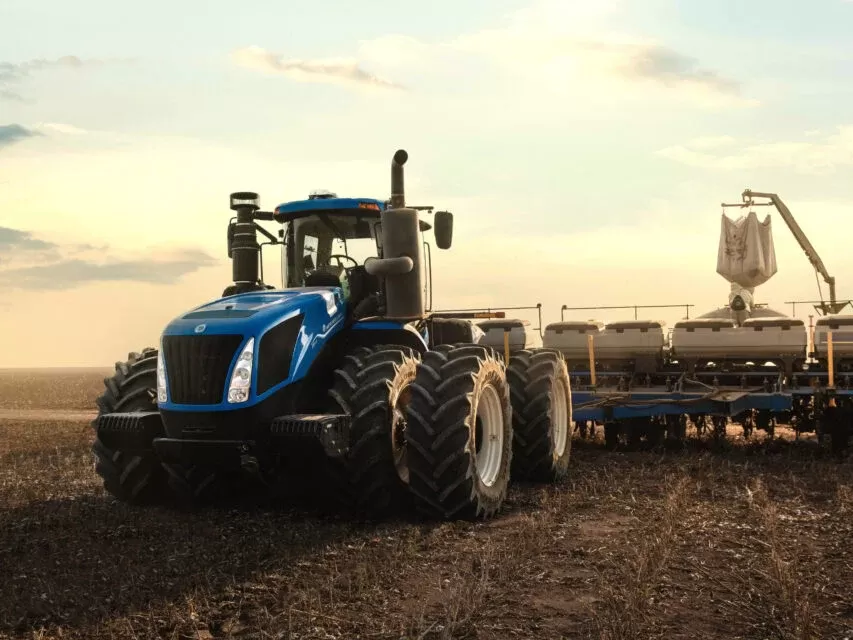 Venda de máquinas agrícolas sobe 8% em julho, diz Fenabrave