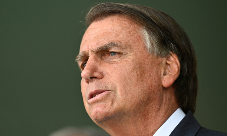 Bolsonaro bate recorde de audiência em entrevista virtual e ataca Lula ao falar de fome no Brasil