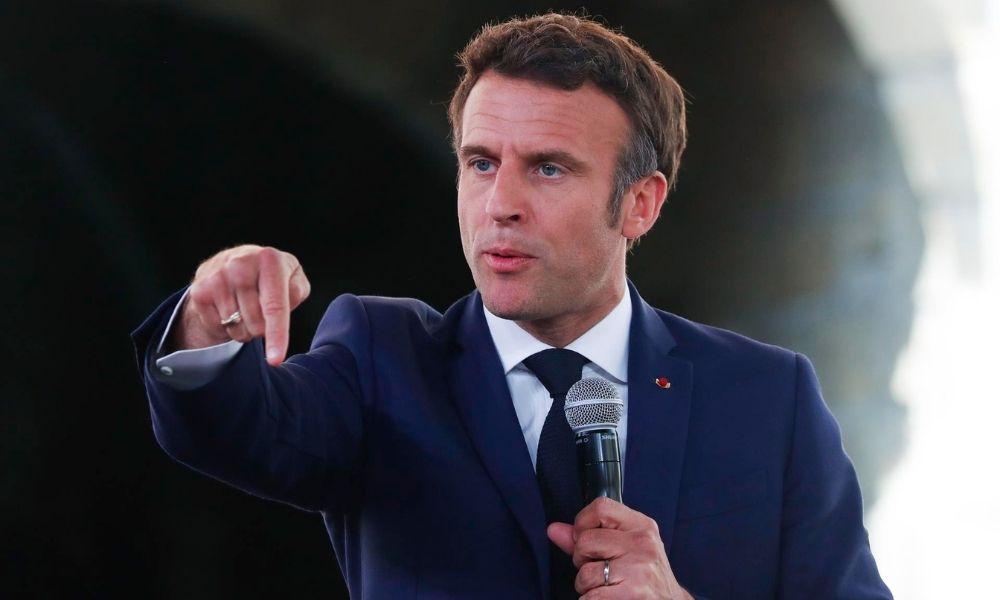 Emmanuel Macron chama Vladimir Putin para negociar e frear guerra na Ucrânia
