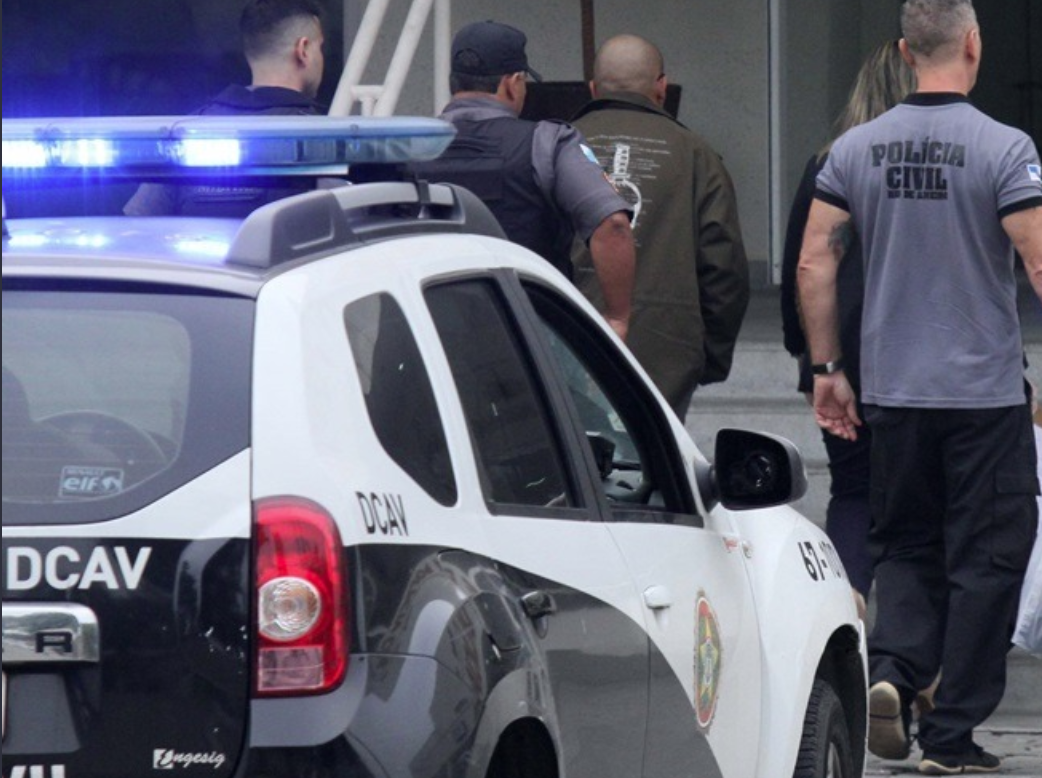 Homem que manteve família em cárcere privado por mais de 20 anos se entrega à polícia
