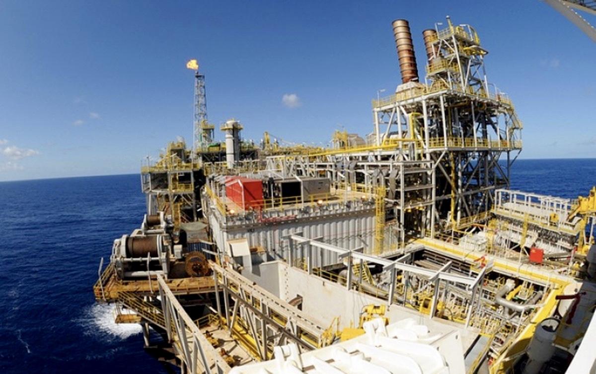 Preços do petróleo caem quase 2% com temores de recessão econômica