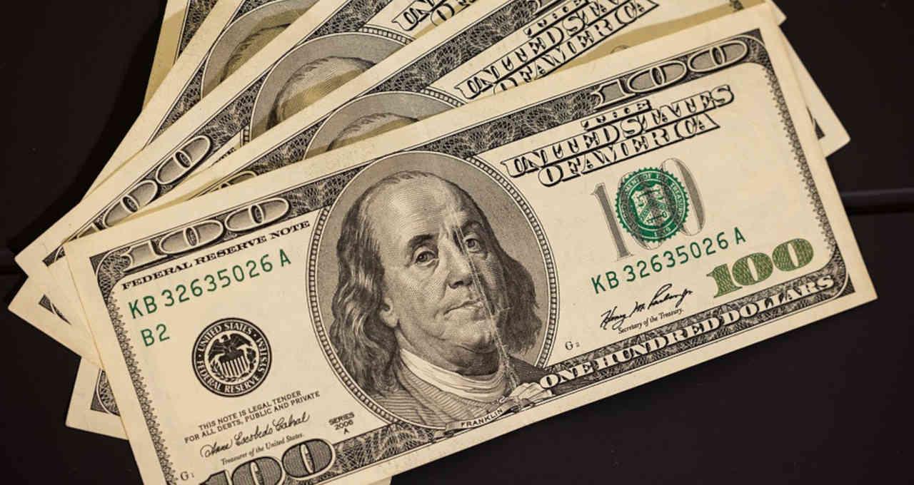 Dólar salta 1,5% frente ao real com cautela antes de definição da PEC da Transição