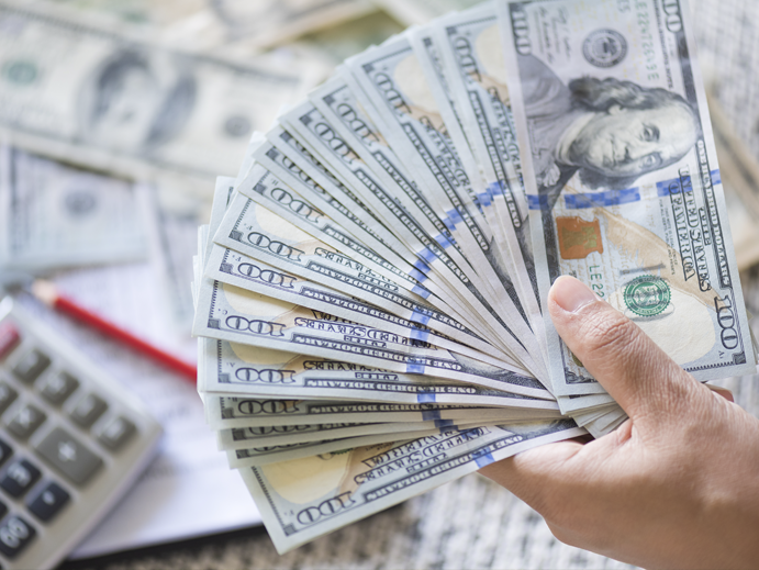 Dólar tem forte  ajuste após salto recente, apesar de indefinição sobre gastos e Fazenda