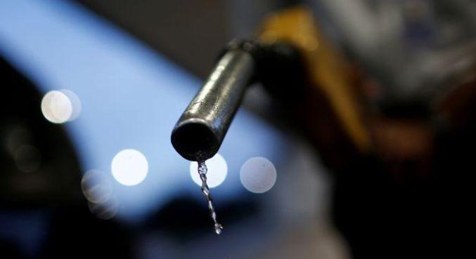 Gasolina fica quase estável nos postos após 6 altas semanais, diz ANP