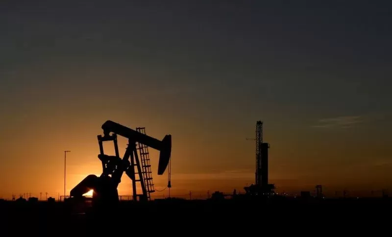 Petróleo nos EUA fica positivo; Brent reduz perdas com rumores de corte da Opep+