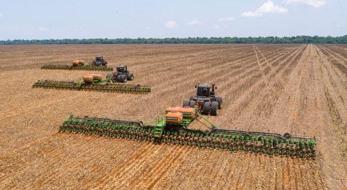 Plantio de soja vai a 87% com persistência de pontos secos no Centro-Oeste, diz AgRural