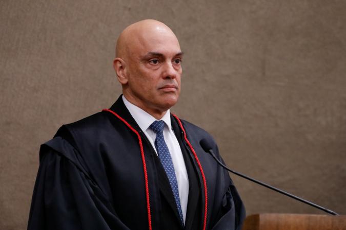 Advogado denuncia Alexandre de Moraes por dificultar acesso a processos