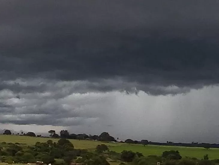 Calor, muita umidade e mais chuva forte sobre o Brasil