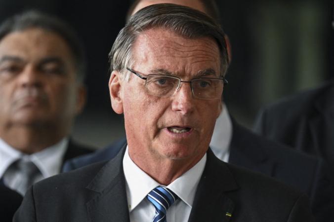 Em evento com militares, Bolsonaro diz que 