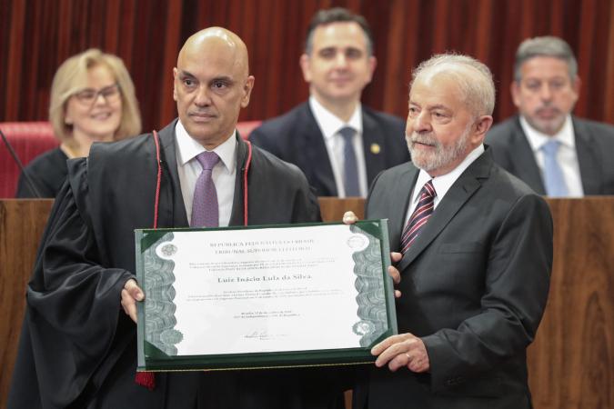 Figueiredo chama diplomação de Lula de 