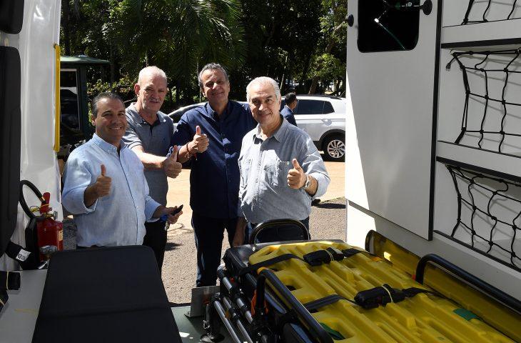 Governo do Estado fortalece estrutura e apoio com a entrega de três ambulâncias a municípios