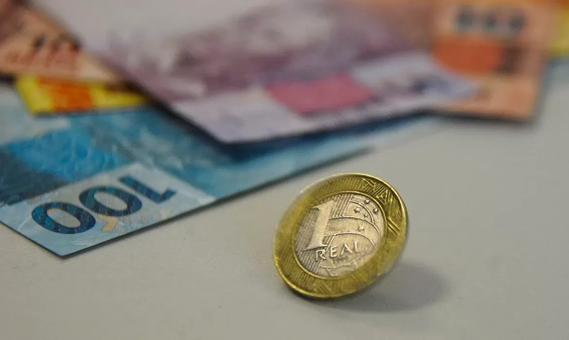 IPCA-15 fecha ano com alta de 5,9%