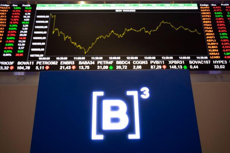 Semana começa com dólar em alta e Ibovespa em baixa