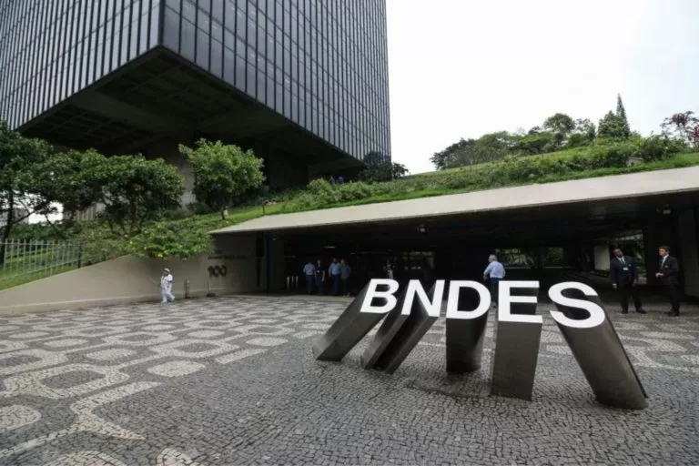 BNDES reabre linhas e anuncia mais R$ 2,9 bilhões em crédito rural.