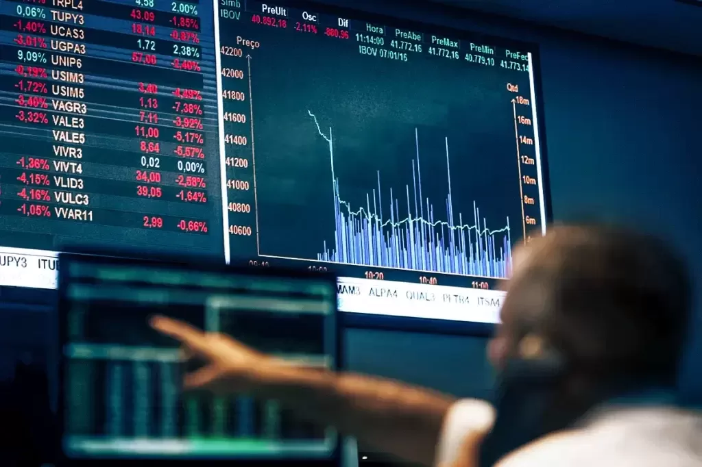 Bolsa cai e dólar sobe, na estreia do terceiro mandato de Lula na Presidência