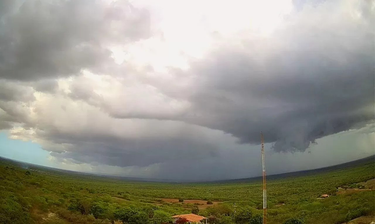 Calor e pancadas de chuva em todo o Brasil