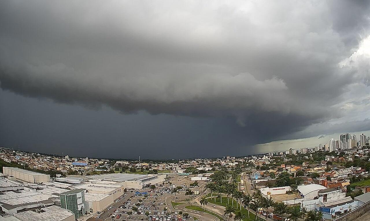 Chuva forte e volumosa da ZCAS ainda cai sobre o Brasil