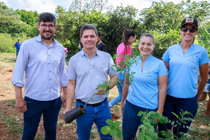 Com apoio da Prefeitura, o Projeto “Reflorestando o Brasil” já plantou mais de 300 mudas de árvores em Maracaju.