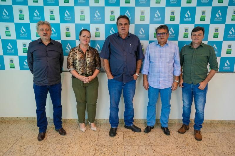 Com município em franca expansão, Prefeito e Secretários reúnem-se com Gerente de Obras da SANESUL para apresentação de demandas de Maracaju.