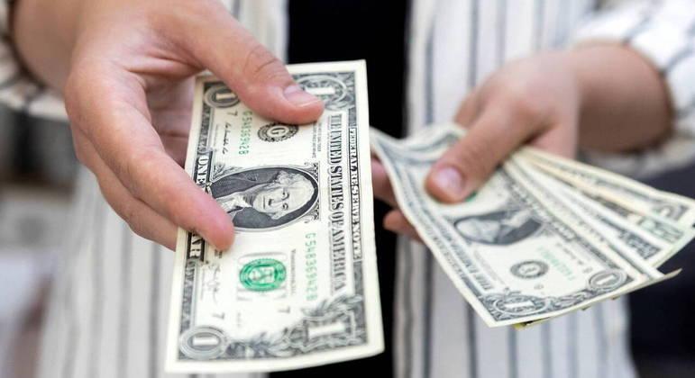 Dólar paralelo bate novo recorde histórico nas ruas da Argentina