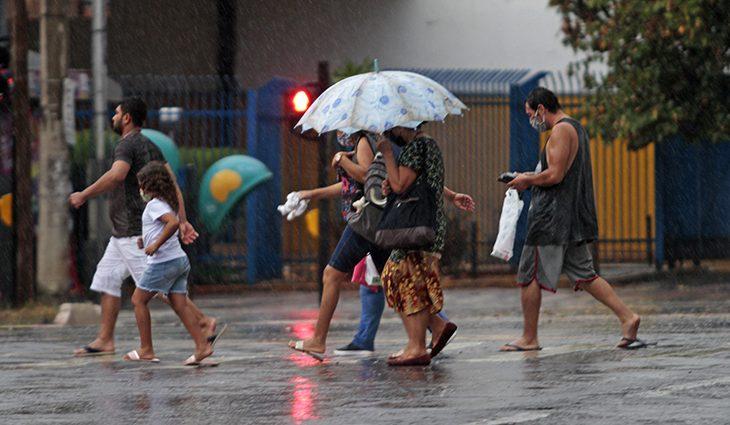 Domingo segue com previsão de chuva em diferentes regiões do Estado