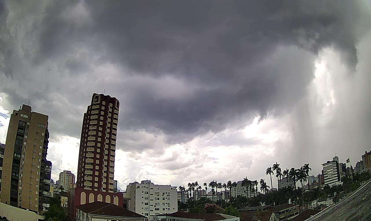 Mais um dia de muita chuva sobre o Brasil