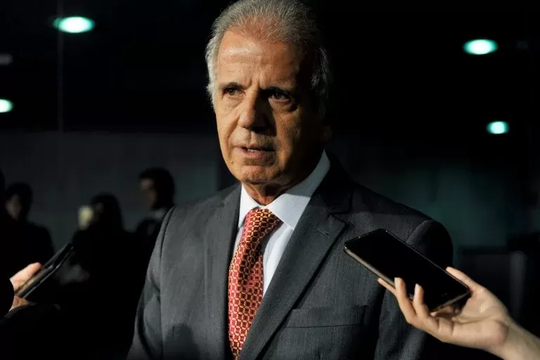 Petistas indignados com o ministro da Defesa