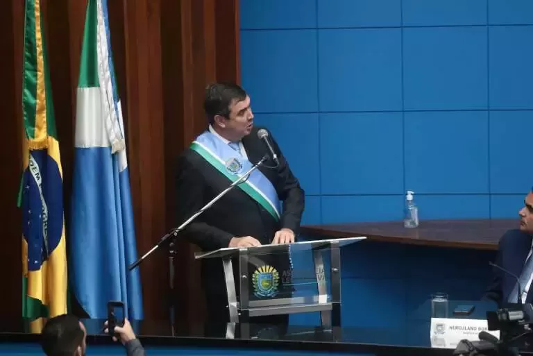 Riedel toma posse e diz: 