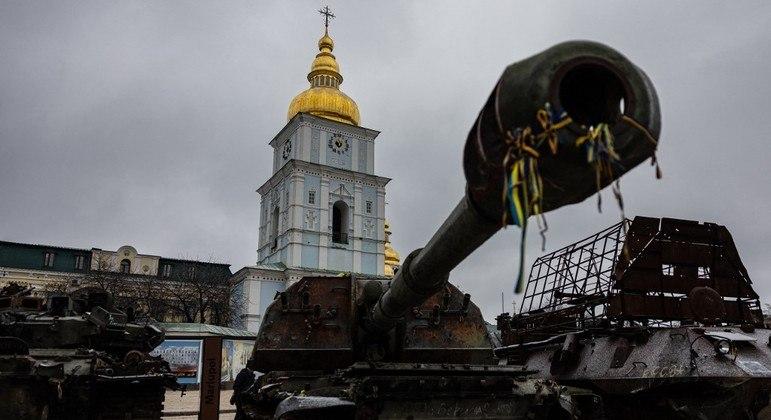 Rússia e Ucrânia trocam acusações e mantêm bombardeios mesmo com cessar-fogo em vigor