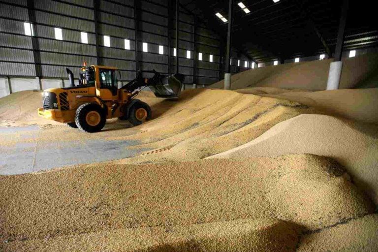 Safra de verão do Brasil será maior que capacidade de armazéns pela 1ª vez em 20 anos.