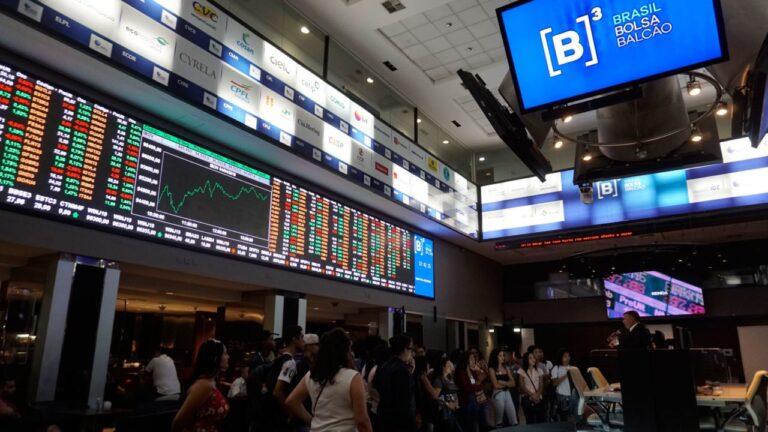 Bolsa de Valores: Ibovespa cai e dólar volta a subir
