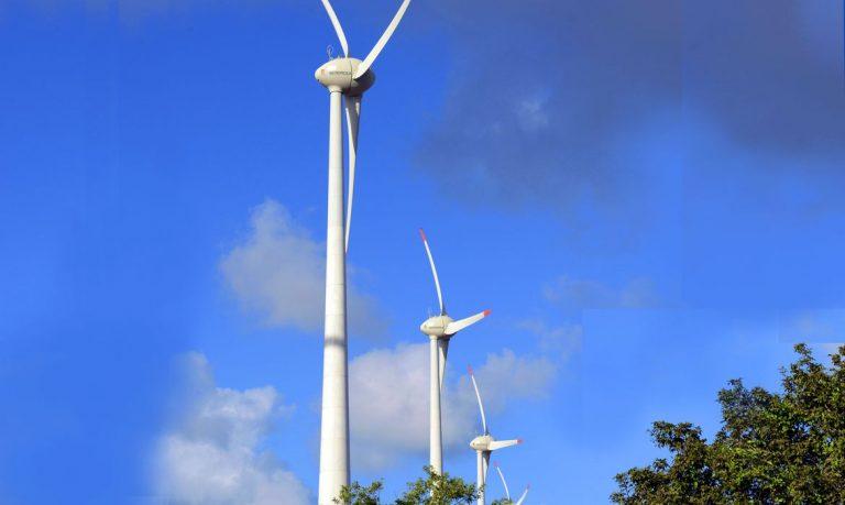 Brasil bate recorde de geração de energia elétrica renovável em 2022