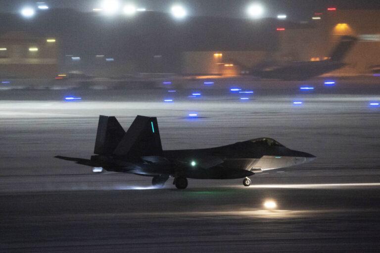 Caça dos EUA derruba OVNI que sobrevoava o Canadá