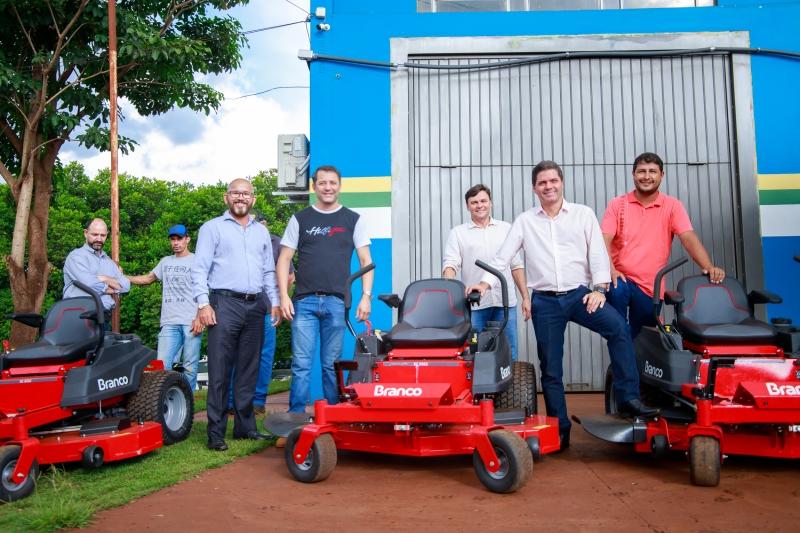 Prefeitura de Maracaju adquire e entrega três modernas roçadeiras Giro Zero.