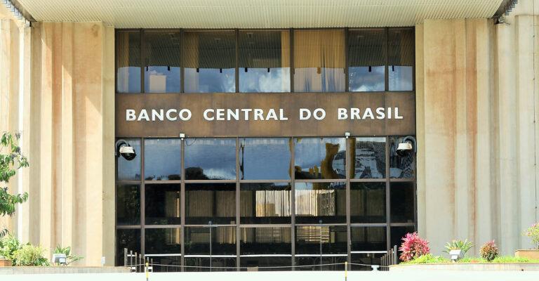Mercado prevê queda da inflação para 2023, mas alta em 2024 e 2025