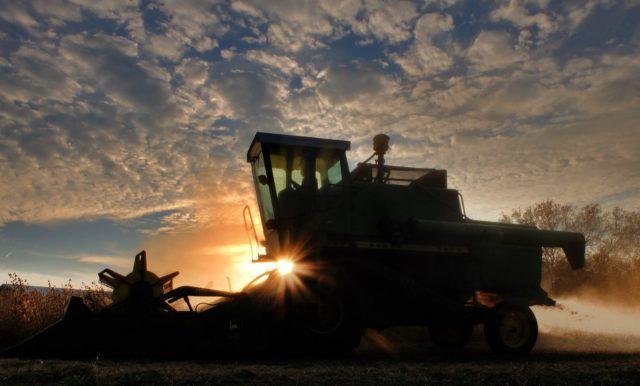 Máquinas agrícolas: setor sofre com taxa de juros e incertezas econômicas