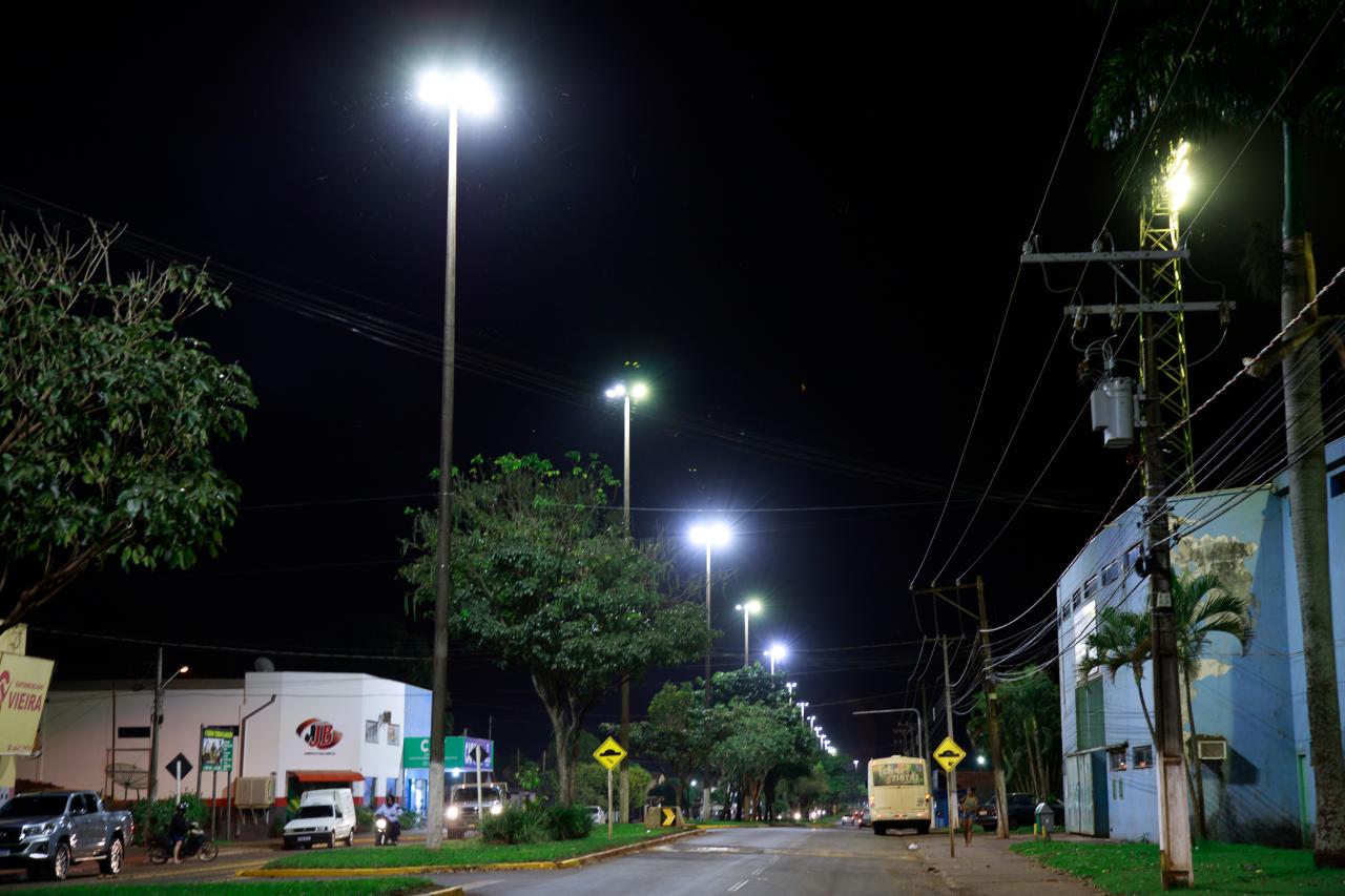 Com recursos próprios, Prefeitura de Maracaju investe mais de 2 milhões de reais em instalação de lâmpadas LED em diversos pontos da cidade.