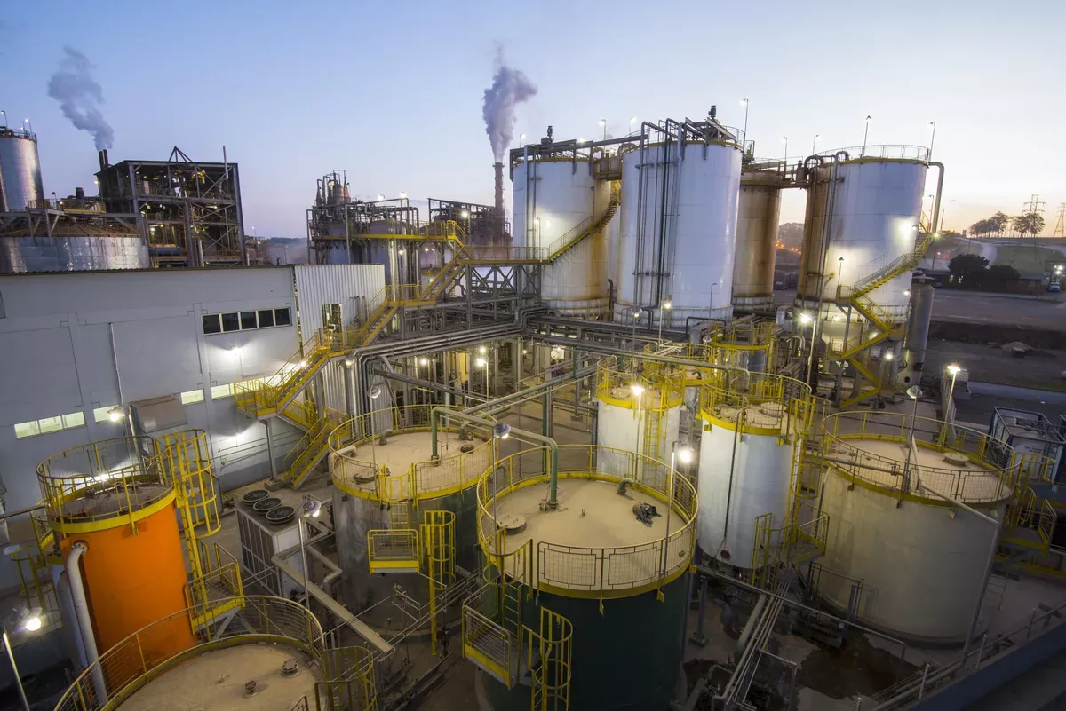 Usinas já não têm mais espaço nos tanques para armazenar produto e negócios esquentam no principal mercado do país