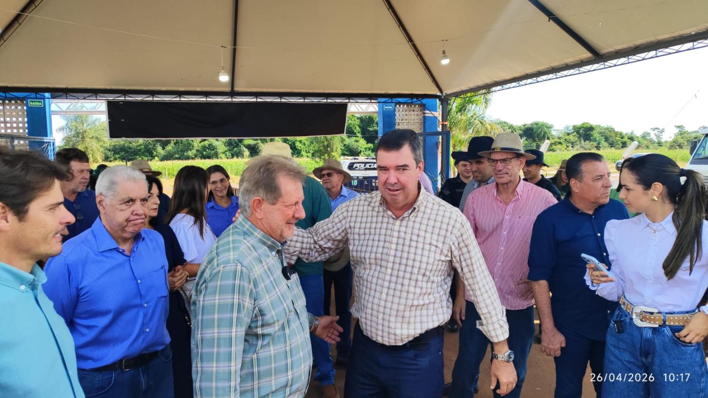 Presença do governador Eduardo Riedel e de autoridades reforçou o prestígio regional do Pé de Soja Solteiro em Laguna Carapã