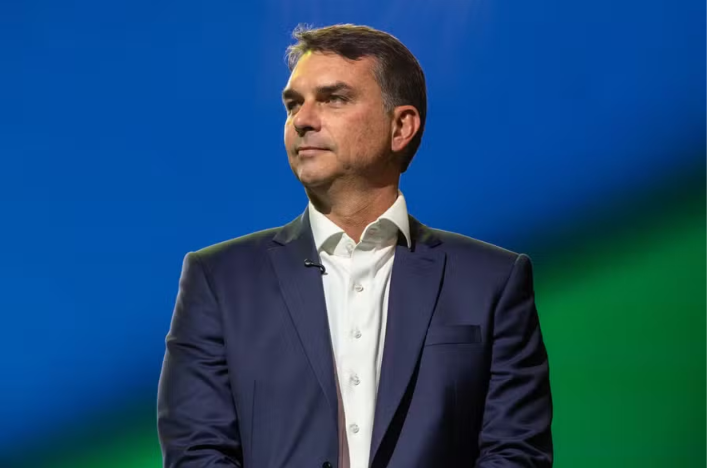 Flávio Bolsonaro aparece à frente em 6 pesquisas: o que pode mudar em MS se ele vencer